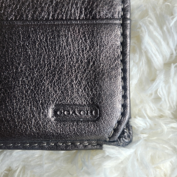 Coach Gray Wallet with Embossed Pattern and Turn-Lock Closure - Picture 8 of 9